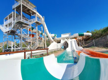 espana/comunidad-valenciana/20260529/aqua-natura-benidorm-estrena-jungle-race-nuevo-tobogan-acuatico-competicion-efectos-luz_422986