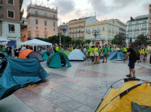 espana/comunidad-valenciana/20260603/compromis-senala-agentes-policia-nacional-vigilan-acampada-valencia-verguenza_424794