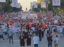 internacional/20260604/miles-protestan-albania-contra-construccion-resort-lujo-yerno-donald-trump-jared-kushner_425027
