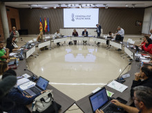 espana/comunidad-valenciana/20260605/educacion-intenta-ganarse-sindicatos-3338-millones-euros-sueldo-nuevos-ratios-7000-docentes-comunidad-valenciana_425692