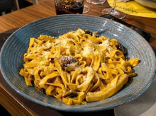 estilo-vida/restaurantes/20260605/menu-peregrino-restaurantes-madrid-desde-16-euros-reponer-fuerzas-durante-visita-papa-leon-xiv_424972