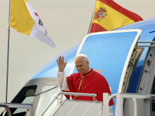 religion/20260606/leon-xiv-pisa-suelo-espanol-comienza-primera-visita-papa-espana-desde-benedicto-xvi_425834