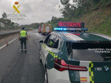 espana/galicia/20260606/cortada-ap9-volcar-cambion-transportaba-32000-litros-gasoleo_425859