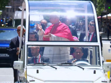 religion/20260606/papa-sorprende-jovenes-67-viral-calles-madrid_425930