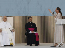 religion/20260606/emocion-nina-pastori-cantar-ante-papa_425981