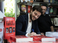 cultura/20260607/alejandro-entrambasaguas-vuelve-feria-libro-firmar-sagrada-familia_426164