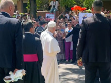 religion/20260608/papa-salta-protocolo-saludar-files-congregados-conferencia-episcopal_426404