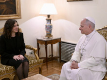espana/madrid/20260608/regalo-ayuso-hecho-papa-durante-encuentro-privado-nunciatura_426525