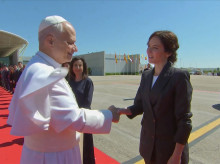 espana/madrid/20260609/emocionada-despedida-ayuso-papa-leon-xiv-esta-casa-le-esperamos-siempre-gracias-tanto_426708