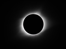 ciencia/20260628/opticos-advierten-mirar-eclipse-filtros-puede-llevar-lesiones-irreversibles_433603