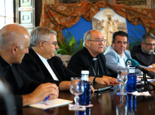 religion/20260727/arzobispo-toledo-visita-evacuados-incendios-talavera-reina_443912