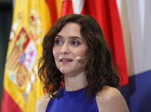 espana/madrid/20260713/ayuso-presenta-encuentro-informativo-jose-vicente-mozos-organizado-nuevo-economia-forum-directo_438877