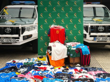 espana/galicia/20260714/real-madrid-depor-intervienen-coruna-mil-camisetas-futbol-falsas-valoradas-105000-euros_439407