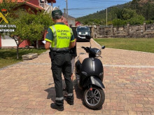 espana/galicia/20260714/pillan-nino-10-anos-conduciendo-moto-via-publica-padre-acompanante-pontevedra_439533