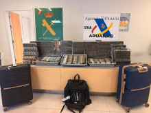 espana/baleares/20260714/incautadas-1900-cajetillas-tabaco-contrabando-aeropuerto-eivissa_439691