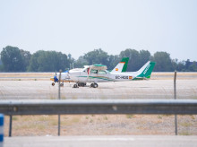 espana/andalucia/sevilla/20260721/historia-avioneta-aparecio-aeropuerto-sevilla-sale-subasta-10-euros_441663