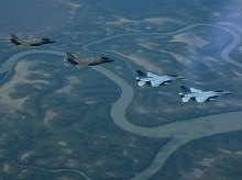 espana/defensa/20260804/gran-despliegue-aereo-pitch-black-26-australia-20-naciones-140-cazas_442446