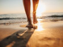 salud-y-bienestar/bienestar/20260806/caminar-arena-playa-cuando-beneficioso-cuando-puede-perjudicial_443150