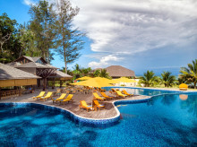 estilo-vida/viajar/20260806/hoteles-increibles-espana-mundo-piscinas-no-menos-increibles_443431