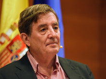cultura/20260727/cervantes-desvincula-embrollo-renovables-no-respondemos-deuda-reino-espana_443946