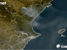 espana/comunidad-valenciana/20260727/impactante-imagen-desde-espacio-humo-incendio-forestal-vall-duixo_444256