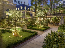 espana/madrid/capital/20260810/hoteles-convertidos-oasis-alojamiento-turistico-aliviar-ola-calor-urbana-viandante_443953
