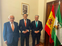 espana/andalucia/sevilla/20260728/universidad-ceu-fernando-iii-incorpora-3000-libros-biblioteca-gracias-acuerdo-acsyma_444381