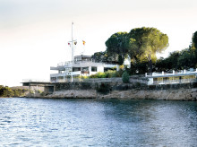 espana/casa-real/20260729/edificio-real-club-nautico-madrid-resiste-incendio-aunque-quemado-gran-parte-flota_444461