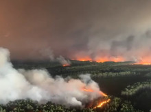 internacional/20260728/asi-combaten-medios-aereos-llamas-gironda-francia-40000-hectareas-quemadas_444585