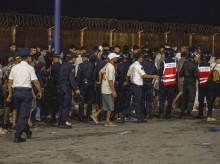 espana/20260731/gobierno-moviliza-ejercito-avalancha-migratoria-provoca-reproche-italia-estados-unidos_445494