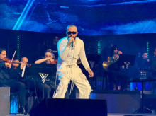 espana/comunidad-valenciana/20260801/roig-arena-goza-lindo-regueton-sinfonico-yandel_445900