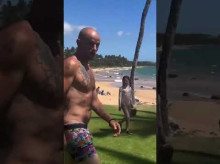 internacional/20260806/kirill-basin-candidato-democrata-congreso-hawai-arrestado-playa-maui-altercado-violento_447304