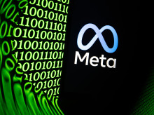 tecnologia/20260807/meta-debera-pagar-567-millones-dolares-juez-exige-limitar-menores-18-anos-plataformas_447533