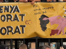 espana/comunidad-valenciana/20260807/indignacion-sagunto-cartel-pena-taurina-muestra-toro-sometiendo-mujer-desnuda_447585