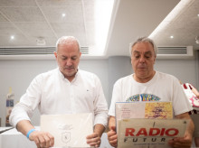 espana/galicia/20260808/cds-aun-generan-interes-coruna-celebra-mercado-pone-venta-20000-unidades_447940