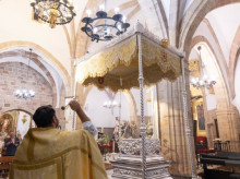 espana/la-voz-de-cordoba/religion-y-cofradias/20260809/devocion-arte-memoria-nuevo-palio-virgen-sol-rinde-homenaje-victimas-adamuz_447873