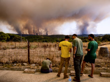 espana/andalucia/20260810/desalojan-madrono-sevilla-cuatro-pedanias-evolucion-incendio-niebla-tenemos-salir_448342