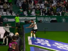 deportes/20260810/gol-doloroso-futbol-brasileno-marca-celebra-cae-foso-vestuarios-le-anulan-gol_448172