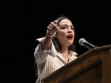 internacional/20260814/estrategia-ocasiocortez-candidatura-2028-aplazar-maternidad-como-simbolo-empoderamiento_448994