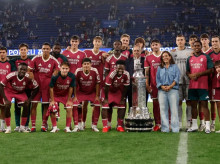 deportes/futbol/20260813/momentazo-teresa-herrera-lunin-no-puede-trofeo-recibe-ayuda-valverde-levantarlo_449080