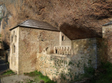 cultura/20260813/desalojan-obras-arte-monasterio-san-juan-pena-ante-avance-fuego-huesca_449254