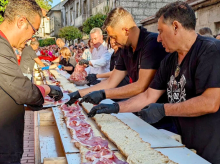espana/galicia/20260814/bocadillo-jamon-galicia-busca-entrar-guinness-mide-235-metros-esta-hecho-sola-loncha_449407