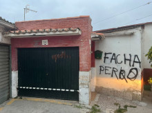 espana/20260815/pintan-garaje-guardia-civil-ceuta-mensaje-facha-perro_449655