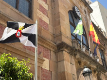 espana/andalucia/sevilla/20260819/vox-propone-colocar-bandera-ceuta-ayuntamiento-sevilla-solidaridad-pueblo-caballa_450626