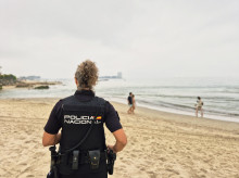espana/galicia/20260819/policia-nacional-convierte-heroina-salvar-banista-arrastrada-corriente-playa-vigo_450640