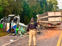 internacional/20260820/mueren-23-pacientes-eran-trasladados-varios-centros-medicos-brasil-chocar-minibus-camion_450829