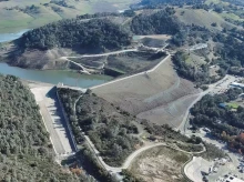 economia/20260821/flatirondragados-acs-reconstruira-presa-anderson-california-contrato-1883-millones_451135