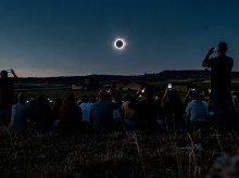 economia/20260821/eclipse-solar-dispara-257-gasto-turistas-extranjeros-provincias-mayor-visibilidad_451179