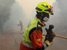 espana/comunidad-valenciana/20260822/asi-luchan-bomberos-contra-llamas-incendio-sierra-calderona_451392