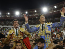 cultura/20260822/emocionante-faena-valor-arte-morante-despues-fuerte-voltereta-cierre-triunfal-feria-malaga_451507